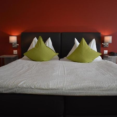 תון Hotel Am Schloss מראה חיצוני תמונה