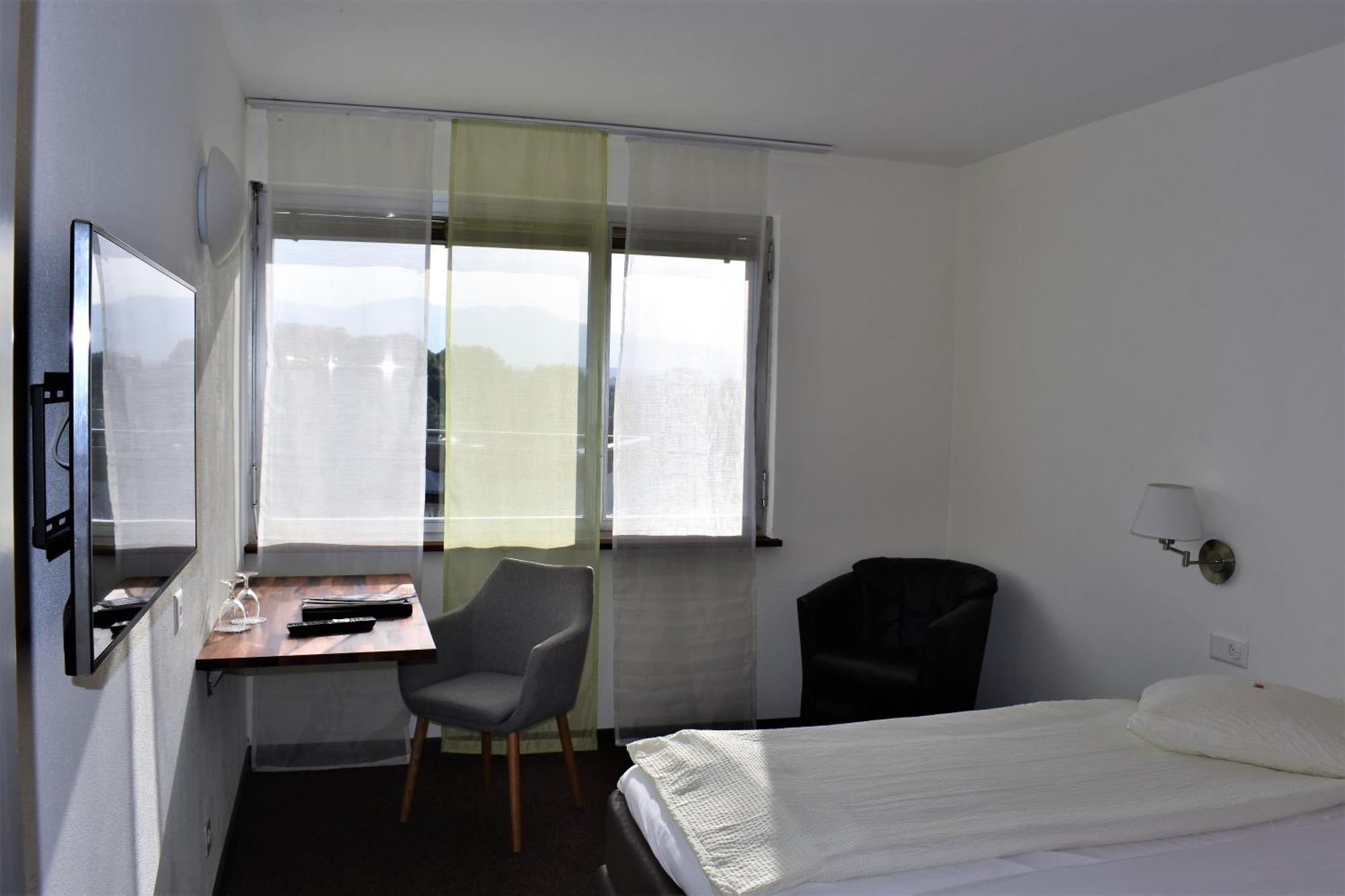 תון Hotel Am Schloss מראה חיצוני תמונה