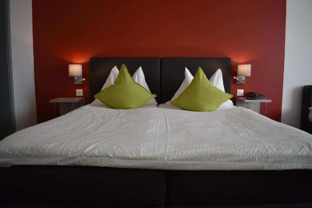 תון Hotel Am Schloss מראה חיצוני תמונה