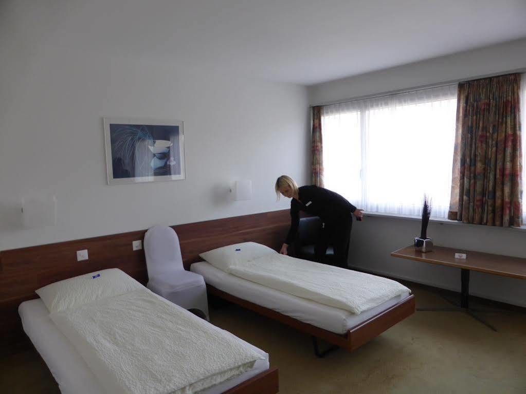 תון Hotel Am Schloss מראה חיצוני תמונה