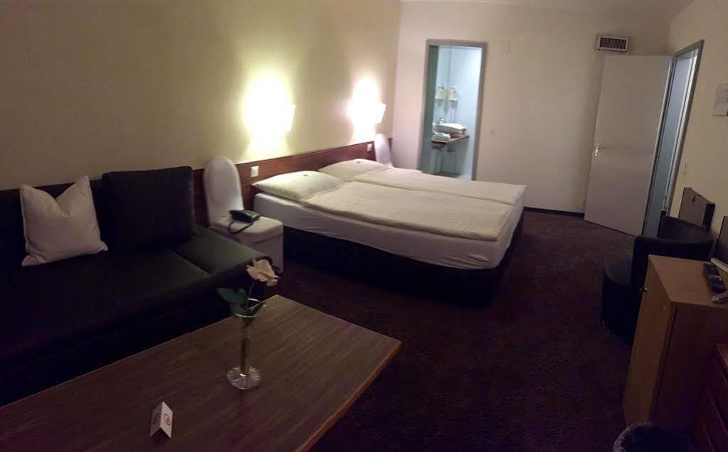 תון Hotel Am Schloss מראה חיצוני תמונה